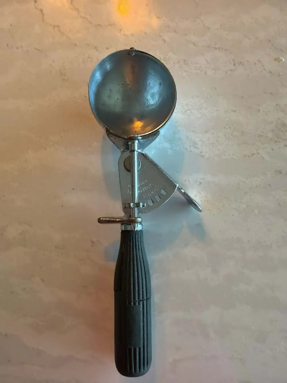 Vintage Hamilton Beach Model 60-B Ice Cream Scoop with Black‎ Ribbed Handle